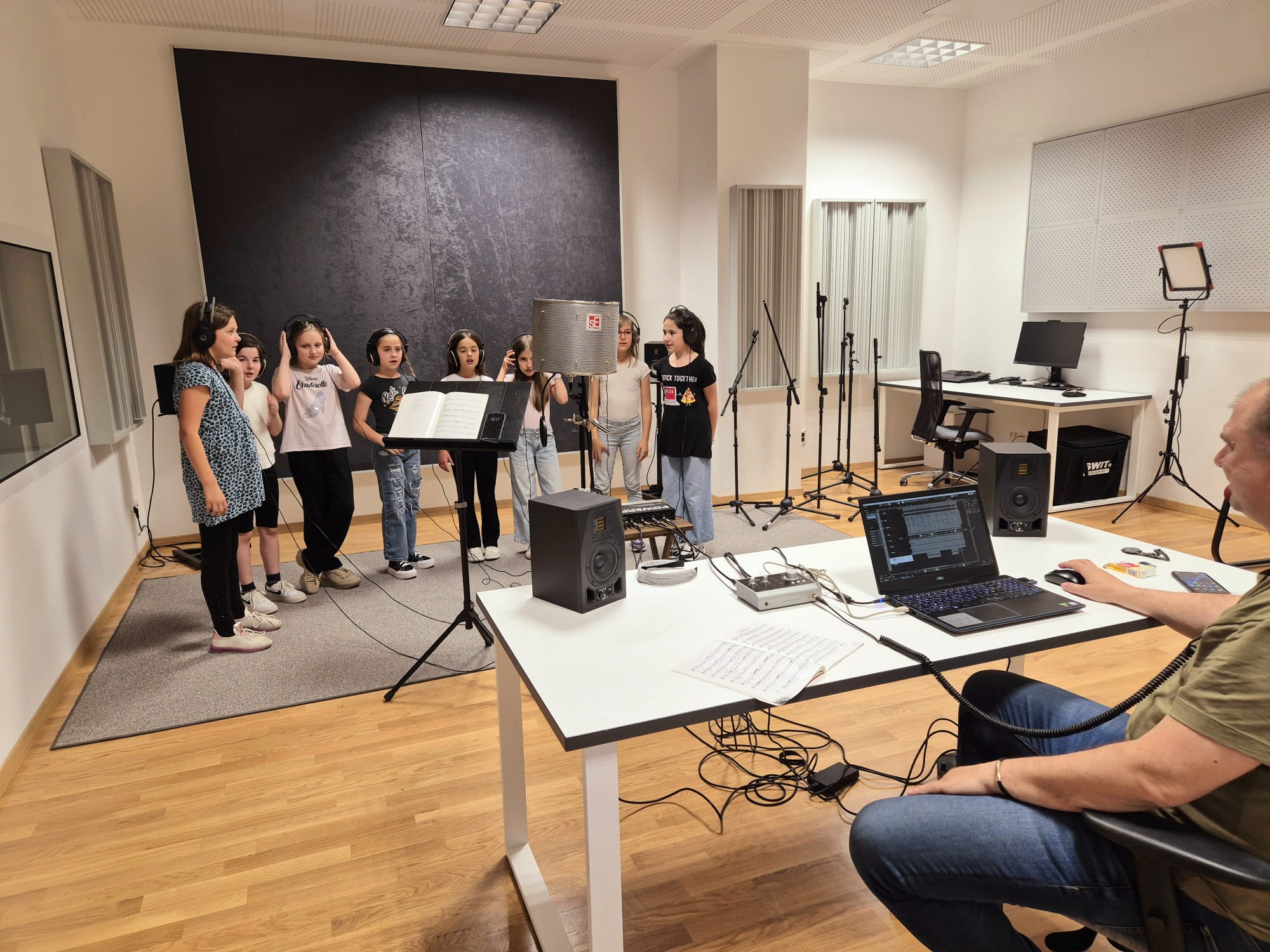 „Zdravo maleni“ snimali u studiju Adriatic Business Centra